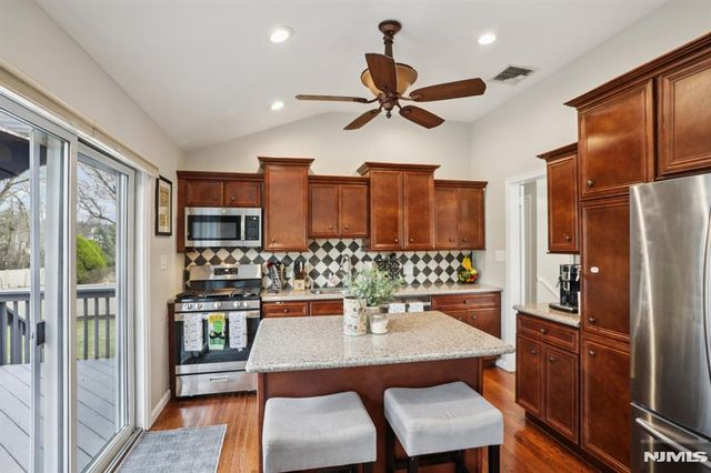 116 Carol Place, Wayne, NJ 07470