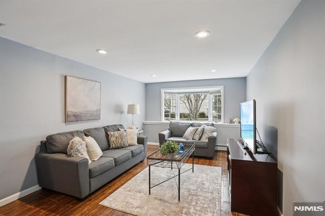 116 Carol Place, Wayne, NJ 07470