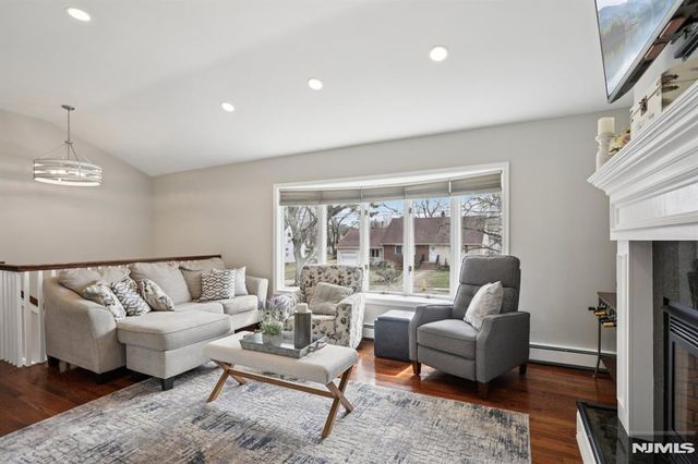 116 Carol Place, Wayne, NJ 07470