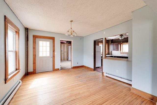 14 Dewey St, Easthampton, MA 01027