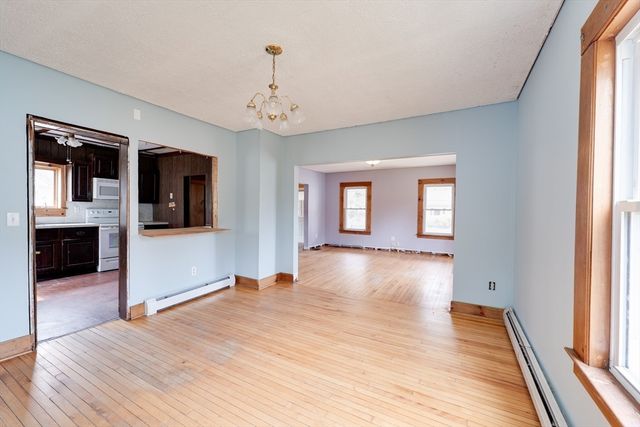 14 Dewey St, Easthampton, MA 01027