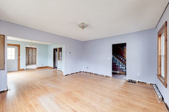 14 Dewey St, Easthampton, MA 01027