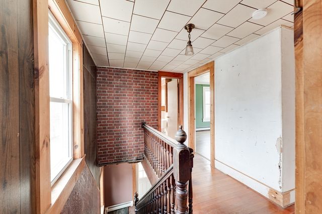 14 Dewey St, Easthampton, MA 01027