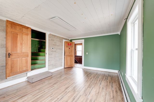 14 Dewey St, Easthampton, MA 01027