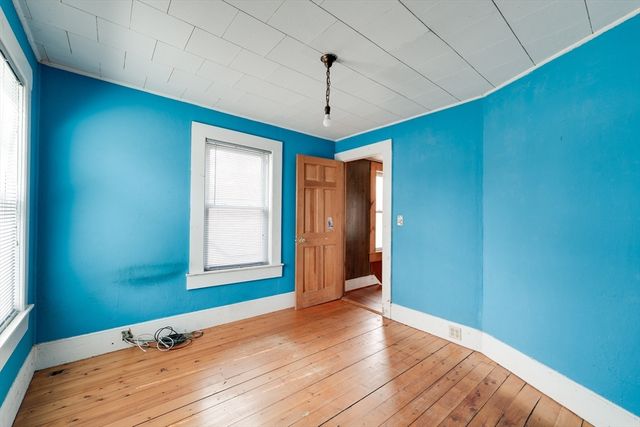 14 Dewey St, Easthampton, MA 01027