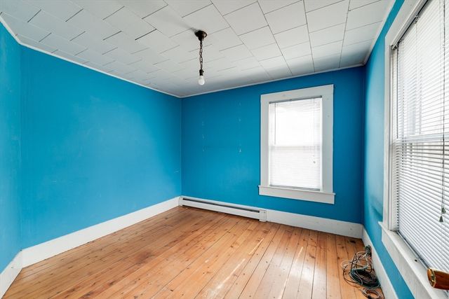 14 Dewey St, Easthampton, MA 01027