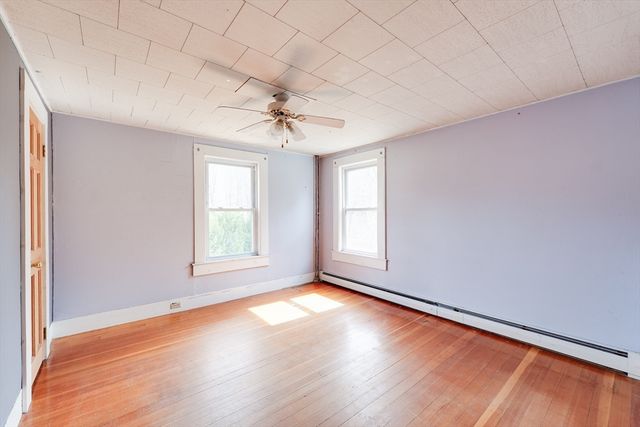 14 Dewey St, Easthampton, MA 01027