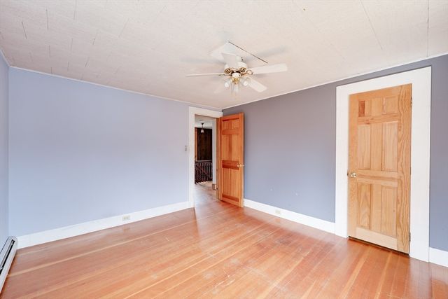 14 Dewey St, Easthampton, MA 01027