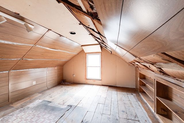 14 Dewey St, Easthampton, MA 01027