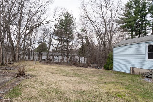 14 Dewey St, Easthampton, MA 01027