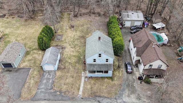 14 Dewey St, Easthampton, MA 01027