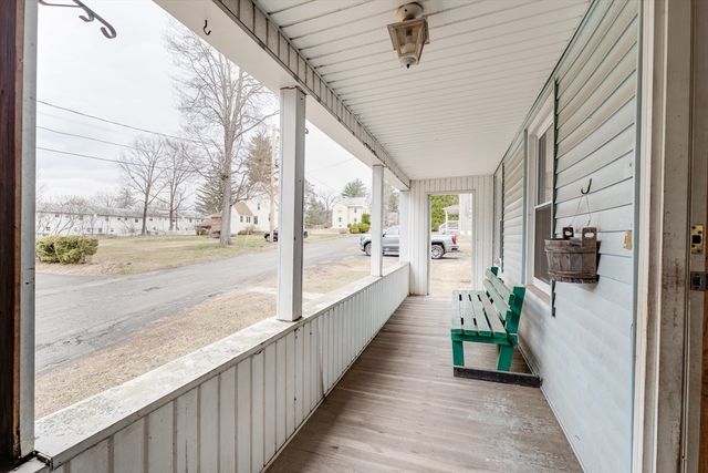 14 Dewey St, Easthampton, MA 01027