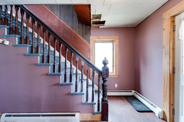 14 Dewey St, Easthampton, MA 01027