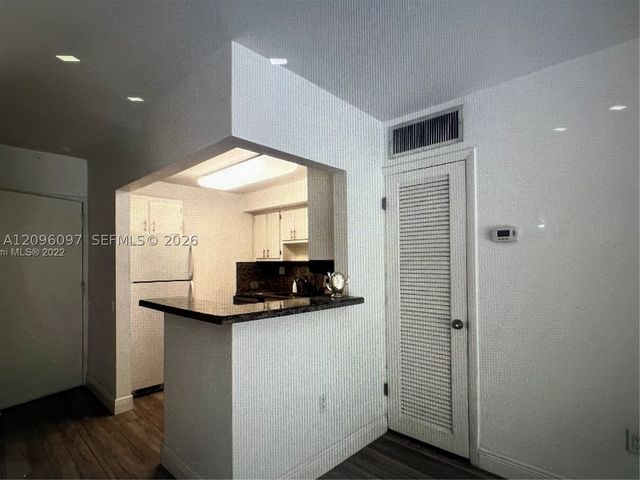 2640 NE 135th St 218, North Miami, FL 33181