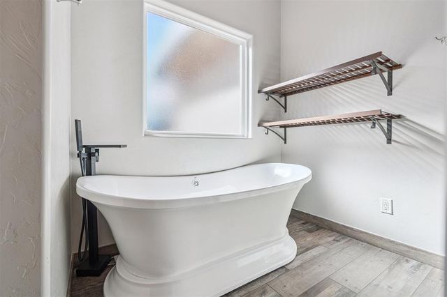 19536 S Dobbs Road, Newalla, OK 74857