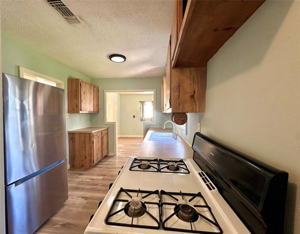 405 Mills ST, Smithville, TX 78957