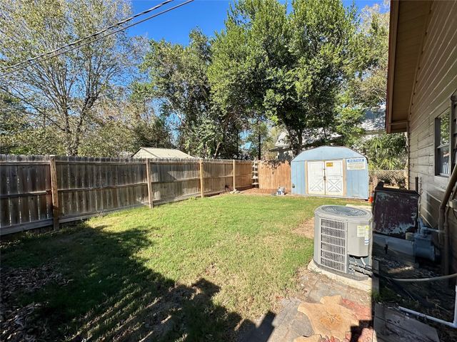 405 Mills ST, Smithville, TX 78957