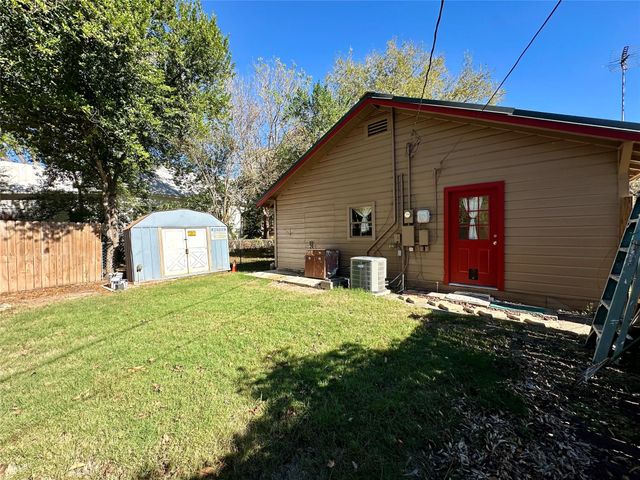 405 Mills ST, Smithville, TX 78957