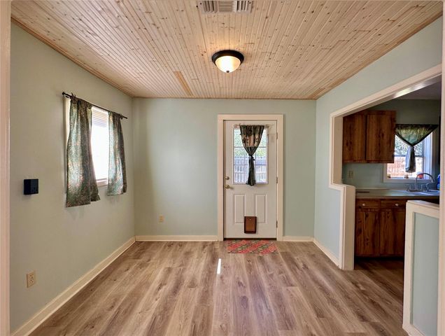 405 Mills ST, Smithville, TX 78957