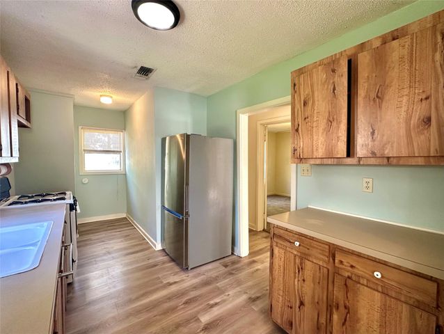 405 Mills ST, Smithville, TX 78957