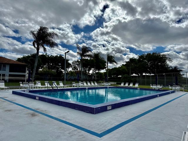 5810 Princess Palm Court B, Delray Beach, FL 33484