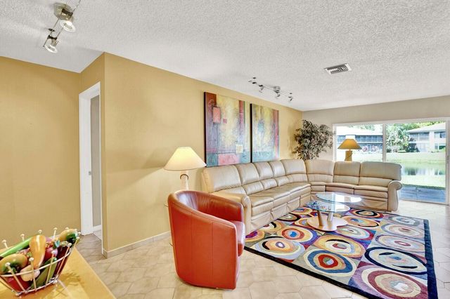 5810 Princess Palm Court B, Delray Beach, FL 33484