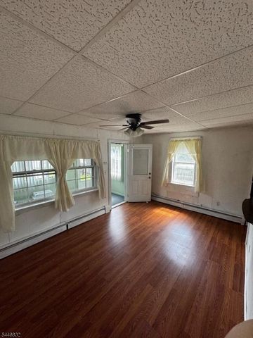 25 Sterling St, Franklin Boro, NJ 07416
