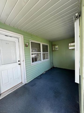 25 Sterling St, Franklin Boro, NJ 07416