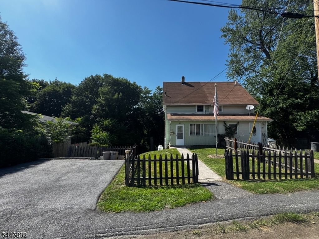25 Sterling St, Franklin Boro, NJ 07416