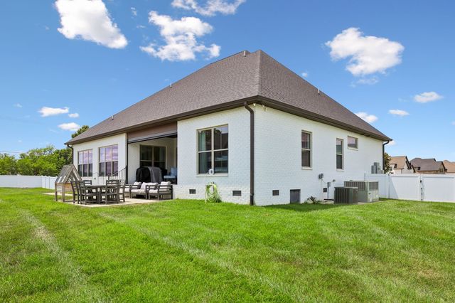 2729 Carousel Dr, Murfreesboro, TN 37128