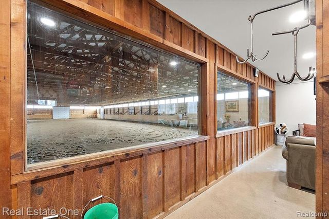 1050 Oxbow Lake Road, White Lake, MI 48386