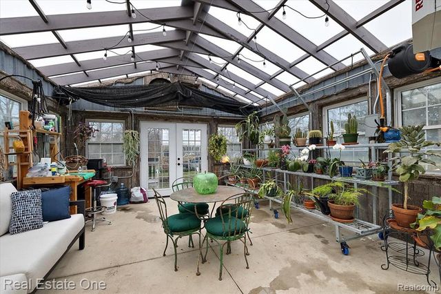 1050 Oxbow Lake Road, White Lake, MI 48386