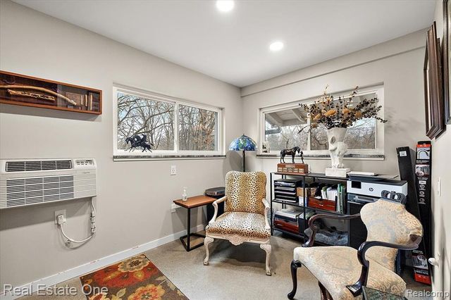 1050 Oxbow Lake Road, White Lake, MI 48386