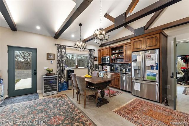 1050 Oxbow Lake Road, White Lake, MI 48386