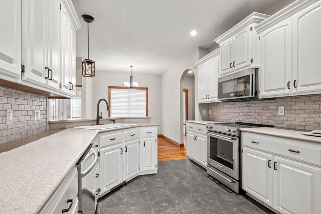 956 E Grace Street, Republic, MO 65738