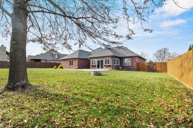 956 E Grace Street, Republic, MO 65738