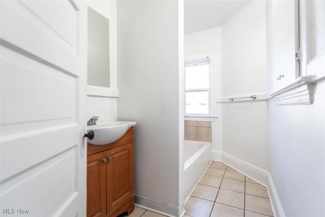 3300 W 98th Street, Cleveland, OH 44102