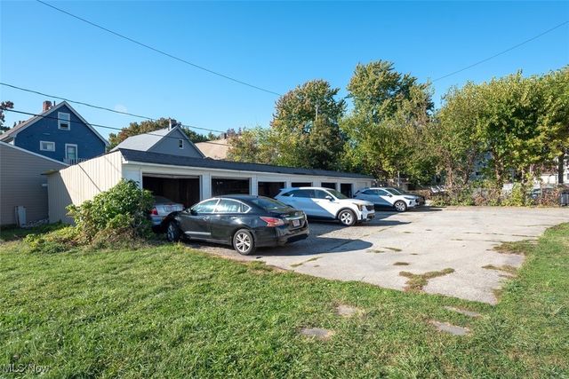 3300 W 98th Street, Cleveland, OH 44102