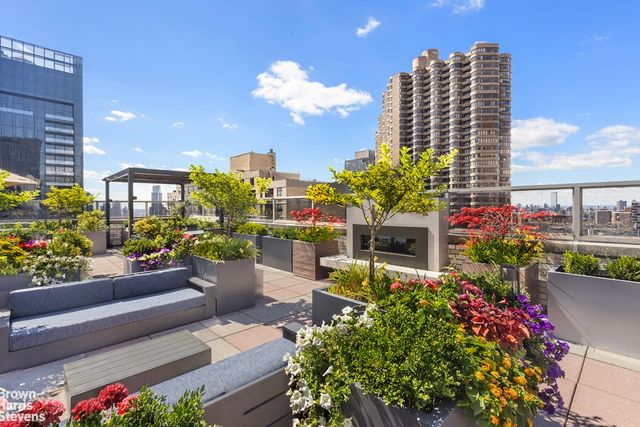 300 E 40th St Apt 6N, New York City, NY 10016