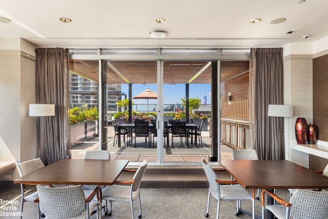 300 E 40th St Apt 6N, New York City, NY 10016