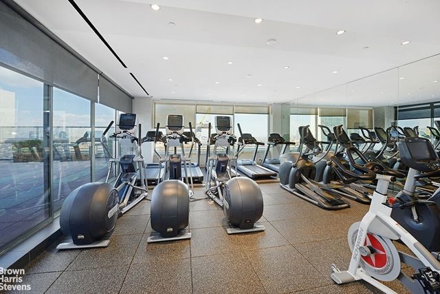 300 E 40th St Apt 6N, New York City, NY 10016