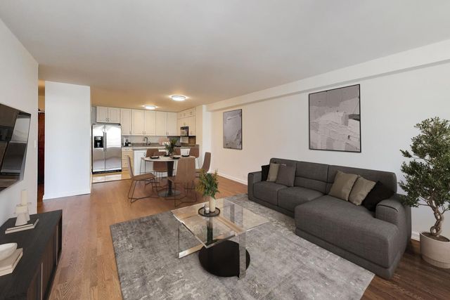 555 W CORNELIA Avenue 1511, Chicago, IL 60657