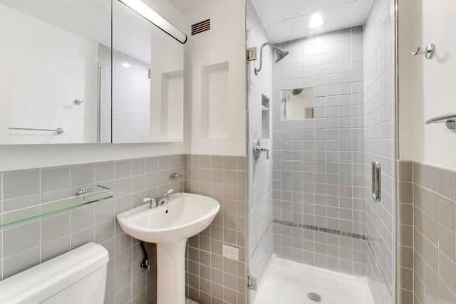 555 W CORNELIA Avenue 1511, Chicago, IL 60657