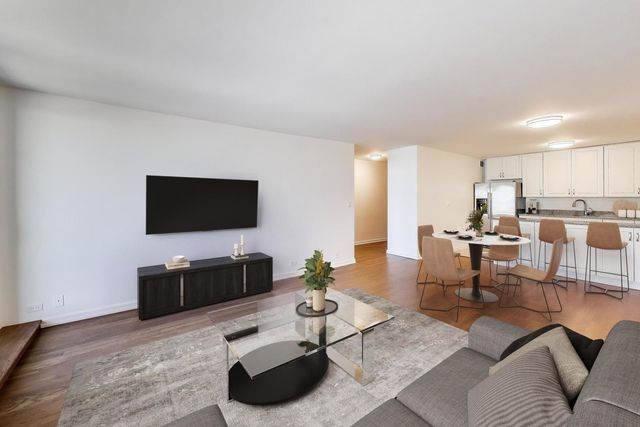 555 W CORNELIA Avenue 1511, Chicago, IL 60657