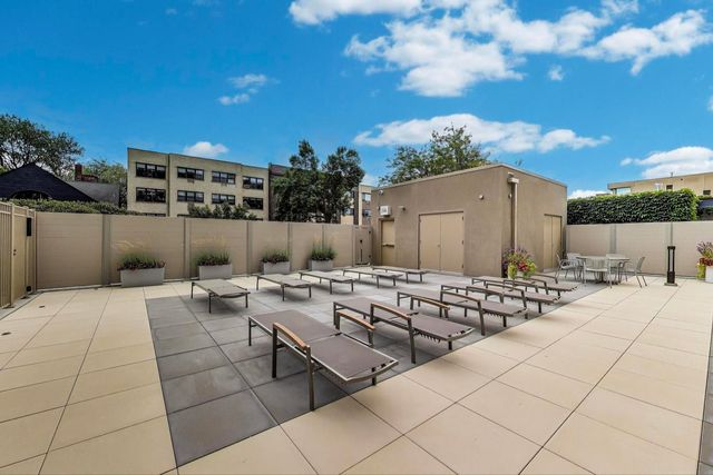 555 W CORNELIA Avenue 1511, Chicago, IL 60657