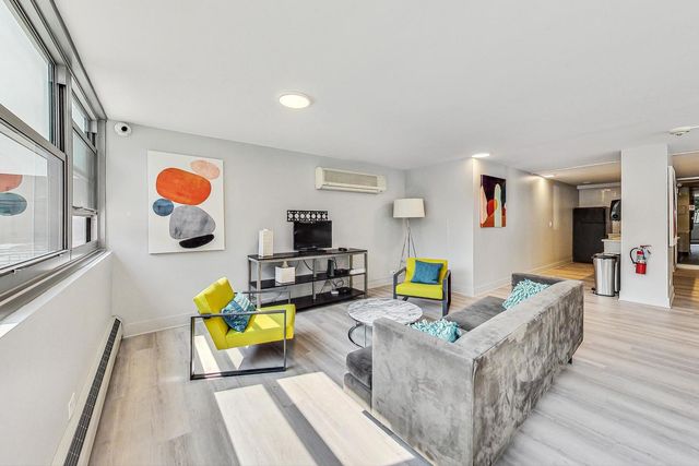 555 W CORNELIA Avenue 1511, Chicago, IL 60657