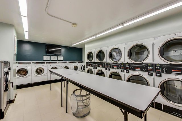 555 W CORNELIA Avenue 1511, Chicago, IL 60657