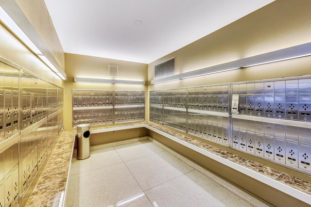 555 W CORNELIA Avenue 1511, Chicago, IL 60657