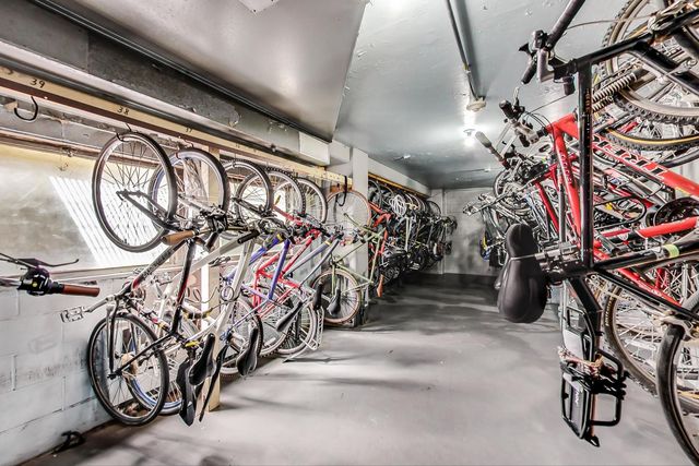 555 W CORNELIA Avenue 1511, Chicago, IL 60657