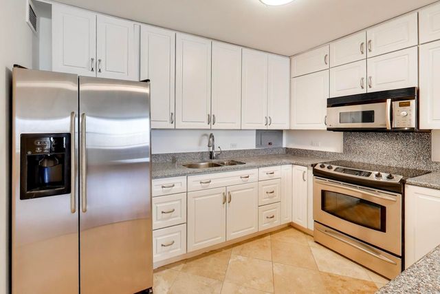 555 W CORNELIA Avenue 1511, Chicago, IL 60657